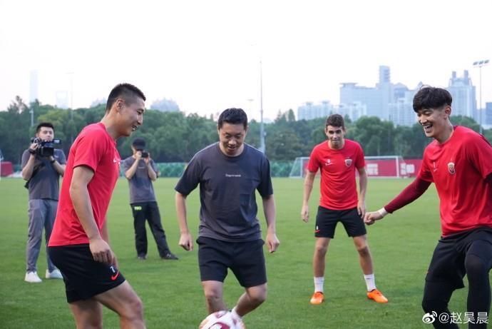 梦幻联动，颜骏凌与许昕组队和海港工作人员踢6v6友谊赛