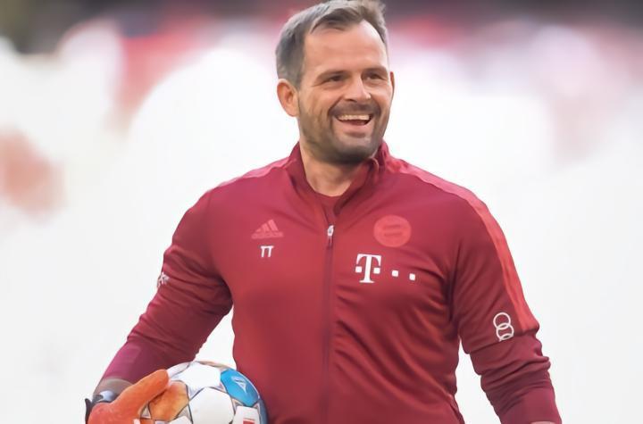 体图：前门将教练塔帕洛维奇有可能重回拜仁