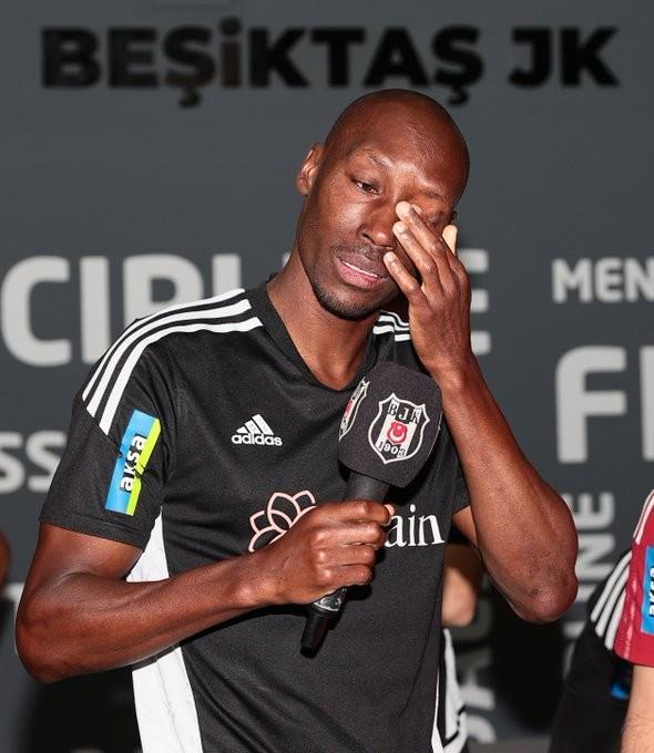 官方：合同到期，40岁贝西克塔斯队长哈钦森将离队