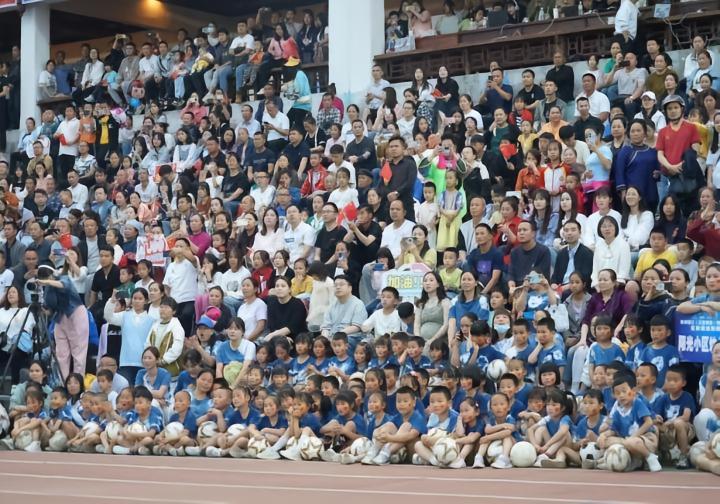 贵州“村超”火爆出圈，当地部门：很多球迷想组队来踢比赛