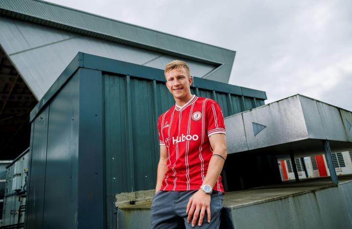 官方：布里斯托尔城签下阿伯丁后卫麦克罗里