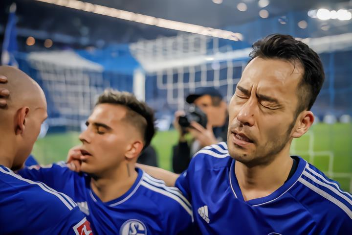 泪水与告别，沙尔克官方告别延茨、克劳斯、吉田等八名球员