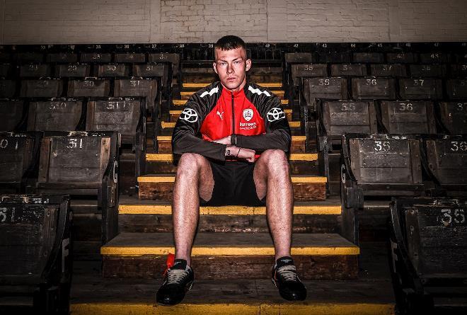 官方 : 巴恩斯利以自由转会签下后卫沃帕塔