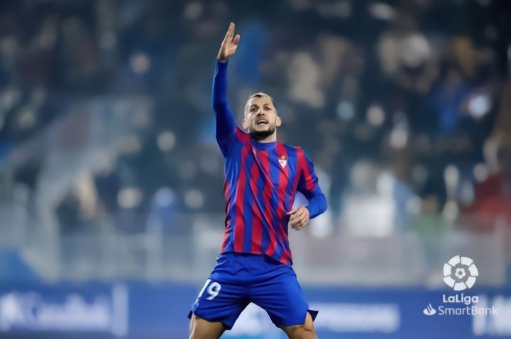 西媒：西班牙人有意埃瓦尔攻击手斯托伊奇科夫