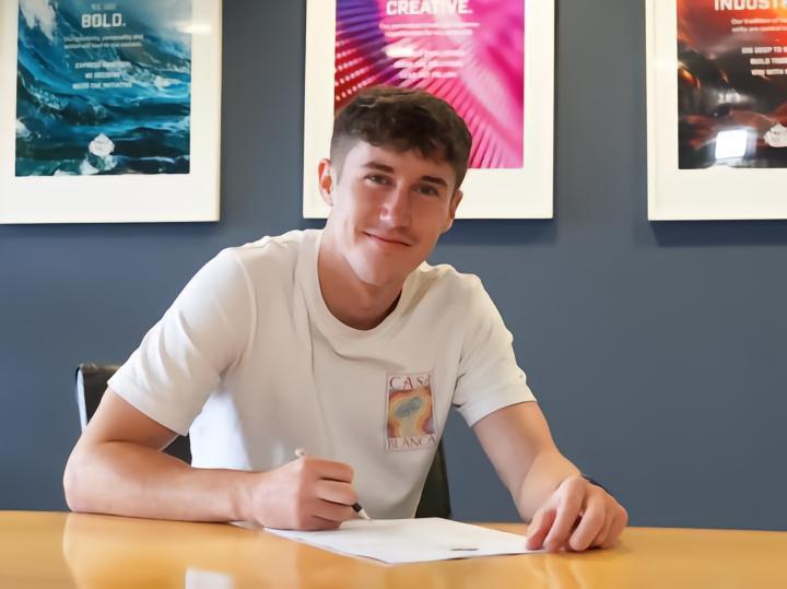 特雷·休姆与桑德兰续约至2027年，俱乐部拥有延长选项