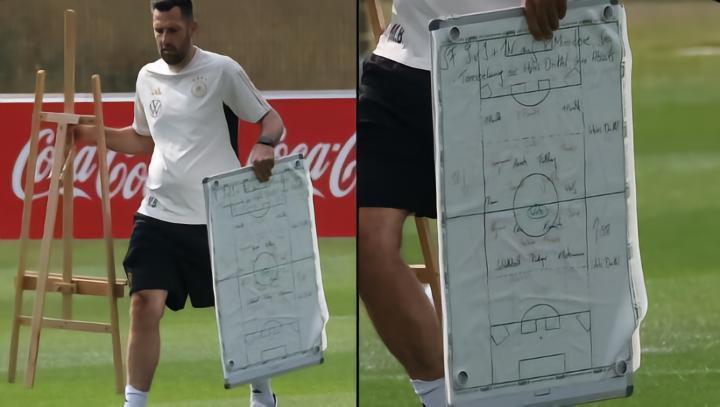 图片报揭秘德国战术板：基米希和詹搭档中场，三后卫阵型