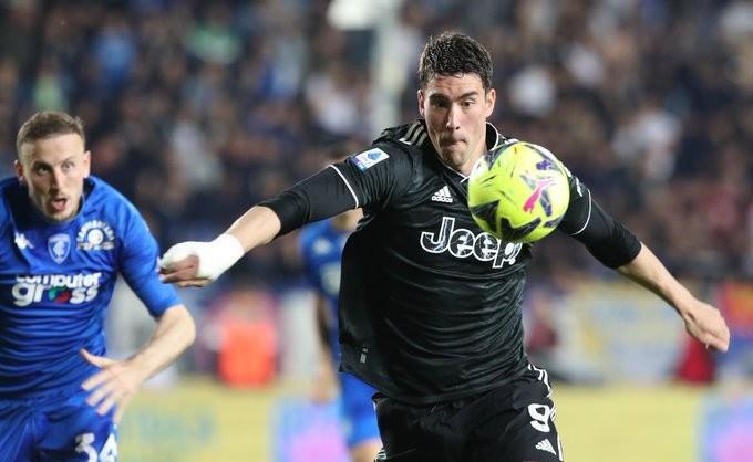 记者：拜仁不打算报价弗拉霍维奇；他们仍在关注凯恩、穆阿尼