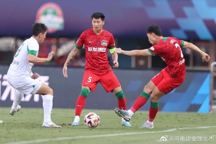 河南队助教：11分钟内连扳两球靠的是韧劲，球队状态正在提升