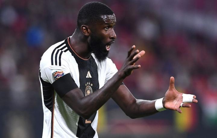 与球迷发生言语冲突，吕迪格进行回应并道歉