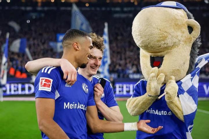 延茨告别沙尔克：祝愿球队下赛季大获成功，极速重返德甲