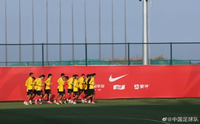 天津日报：国足首日就安排一天两练，下午进行有球对抗