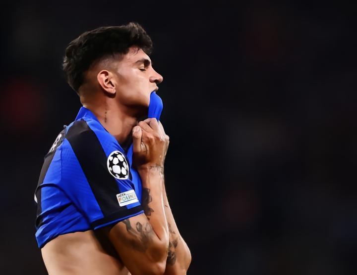 国米遗憾无缘欧冠冠军，贝拉诺瓦社媒发文：这么近，那么远