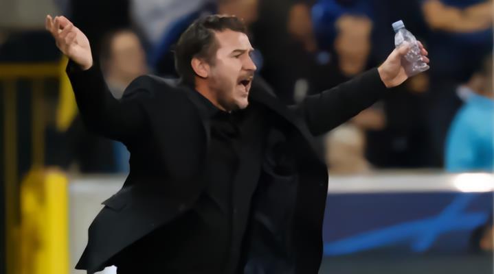 记者 : 赫夫肯斯将成为莱斯特城的新帅候选人