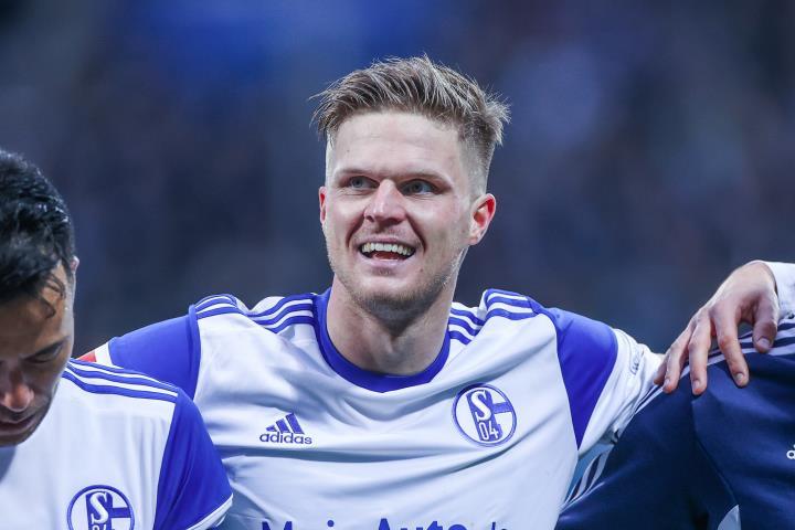 1、据天空体育的消息，霍芬海姆将以200万欧 奖