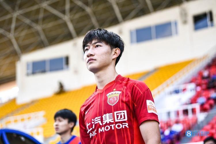 刘柏杨：从武磊哥那学到了很多 我喜欢本泽马他踢球很聪明