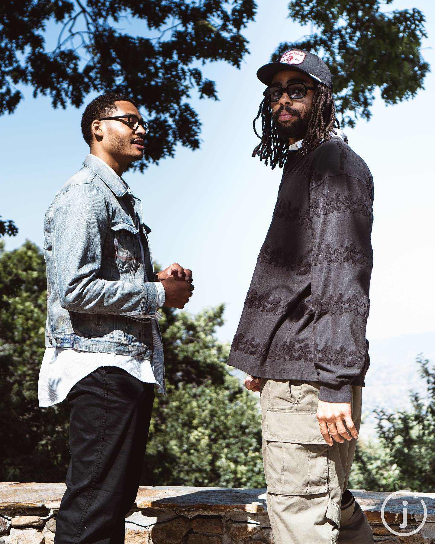 摄影师晒普尔与拉塞尔聚会合照： 维金斯点赞