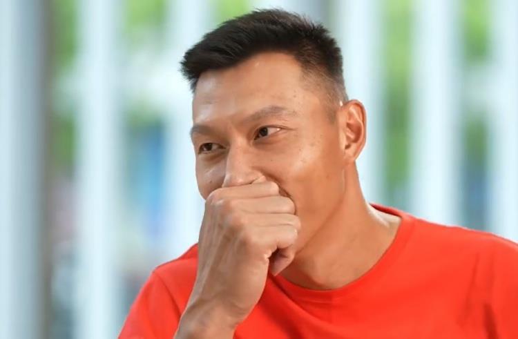 易建联谈在窦骁婚礼上自己的搞怪视频：这完全是朋友设计的