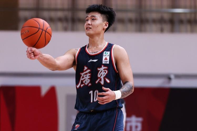 入场时拍联哥的屁股！赵睿：主动加的仪式 现在大哥也拍我的屁股