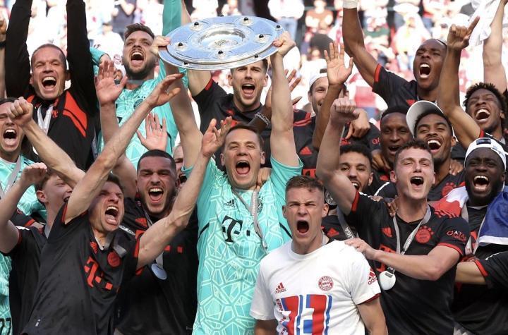 怎么看待诺伊尔庆祝夺冠时站中间？索默：队长就该第一个捧杯