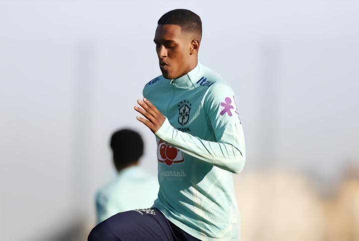 巴西队官方：尼诺因伤退出，递补征召泽尼特中卫罗伯特-雷南