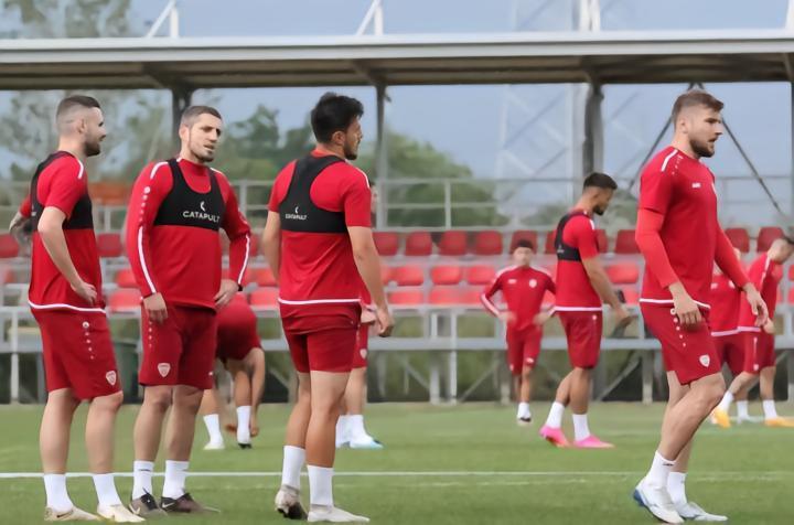 国安中场抵达国家队驻地！首次参加合练，欧预赛过招英格兰