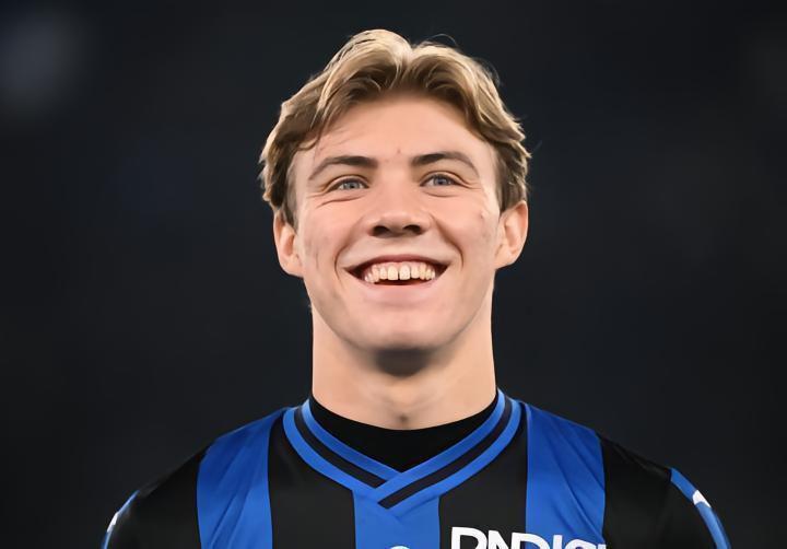 每体：追逐新哈兰德，曼联领跑巴萨