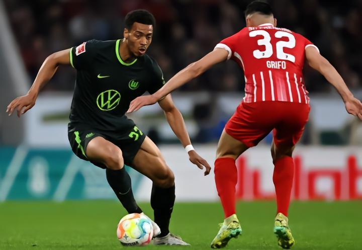 电讯报：纽卡对狼堡中场费利克斯-恩梅加感兴趣