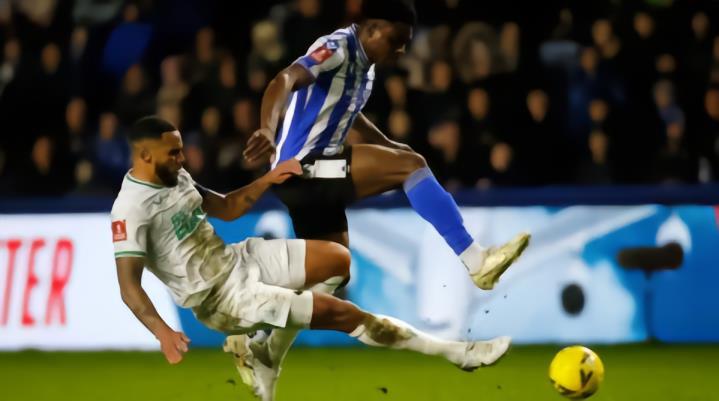 星报 : 谢周三收到土耳其俱乐部对中场巴希鲁的报价