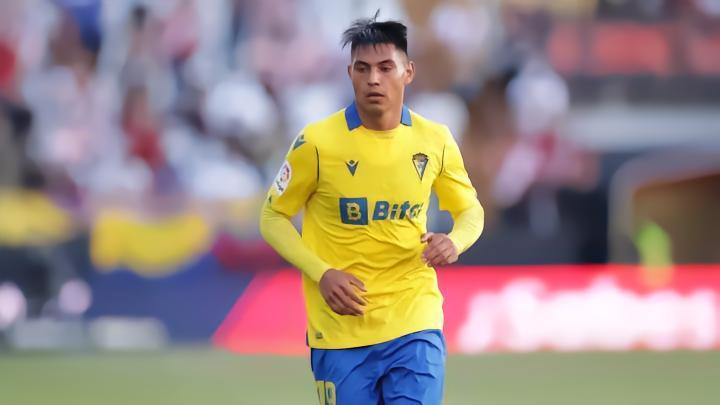 巴拉圭记者：波特诺山丘想签回加的斯左后卫阿萨门迪亚