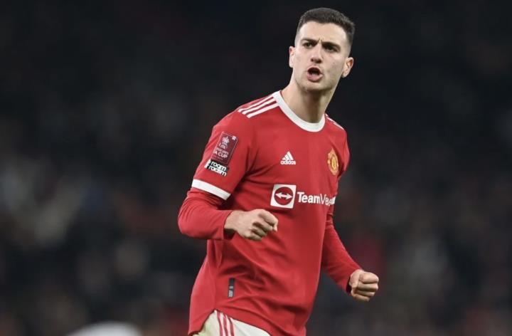 ?英超上赛季右后卫对抗成功率最高的球员来自于曼联