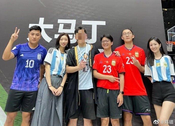 相聚太开心！苗锟、退钱姐等人参加大马丁见面会