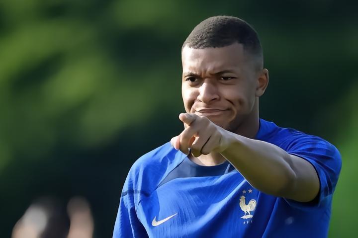 泰晤士报：切尔西也对姆巴佩有意，如果他去皇马就转攻凯恩