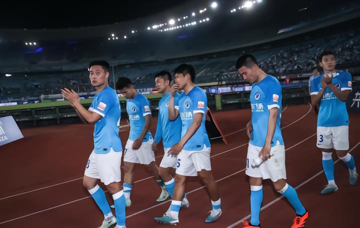 功在不舍，大连人队重新集中训练！曼佐基不走了！