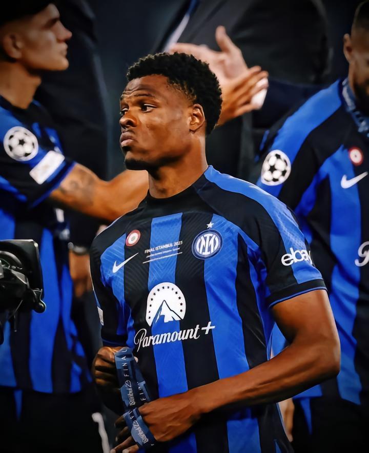 说一说邓弗里斯吧，相比队内劳塔罗、卢卡库这种天生