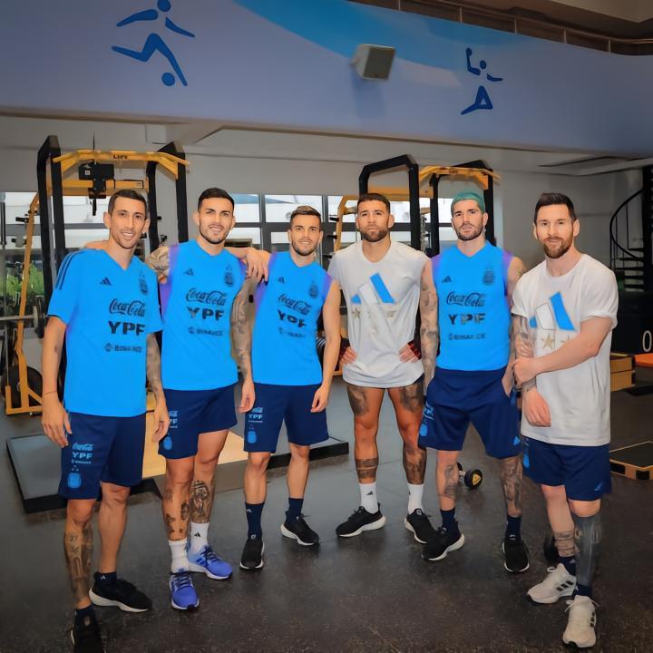 奥塔门迪晒健身房六人合照，比梅西晒出的合照多了迪马利亚