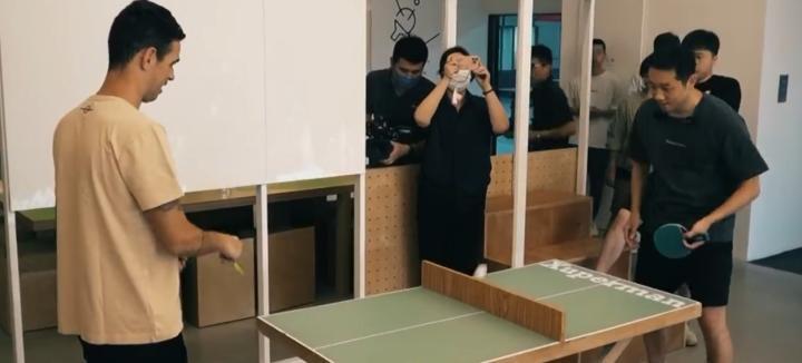 许昕谈和奥斯卡打乒乓球：他是有基础的，会打