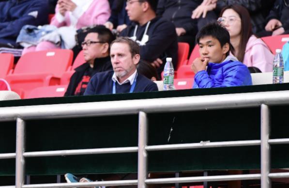 国足亚运队主帅谈超龄球员选择：为了队伍的平衡，这