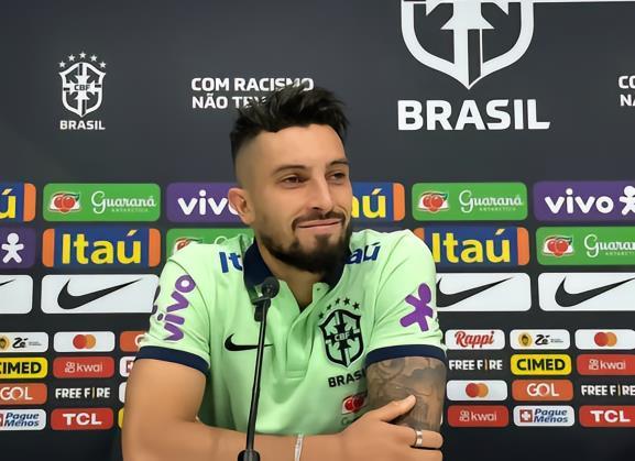 特莱斯：巴西队的左后卫竞争水平非常高，我们随时做好了准备