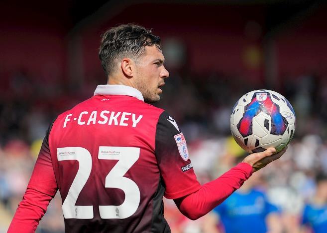 官方 : 斯蒂夫尼奇与中场卡斯基签下续约合同