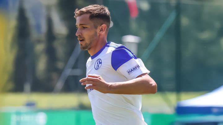 昨晚沙尔克体育总监赫切尔曼和媒体透露了目前的一些