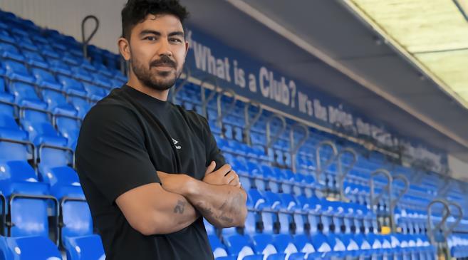 官方 : 伊普斯维奇与澳洲中场隆戈签下续约合同