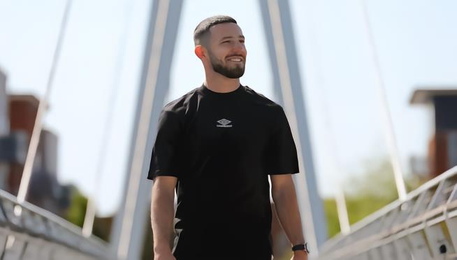 官方 : 伊普斯维奇与前锋查普林签下续约合同