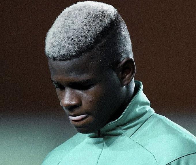 罗马诺：19岁中卫法耶将在巴塞罗那完成体检，即将加盟巴萨