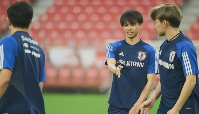 三笘薰：改穿7号受到C罗影响，我还无法和他相提并论