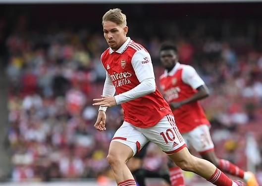 邮报：史密斯-罗新赛季留在阿森纳，若机会少一月会寻求离队