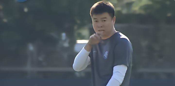 于根伟：湿热天气对体能影响非常恐怖，要保持好身体克服困难