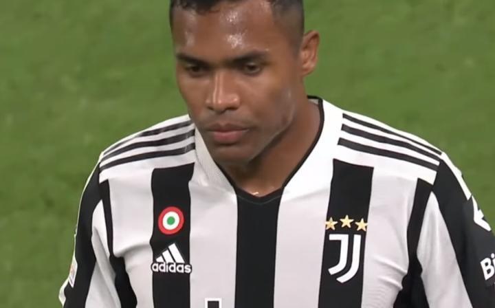 罗马诺：尤文正在研究与桑德罗提前解约