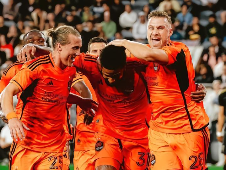 洛杉矶0-1休斯敦迪纳摩，米卡埃尔建功，奥波库染红