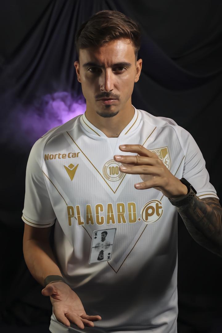 官方：若昂-门德斯自由转会加盟吉马良斯，签约至2025年