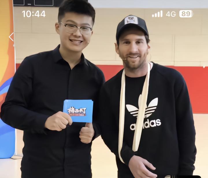在讨论#如何看待球迷冲场#这个话题时，我想先分享